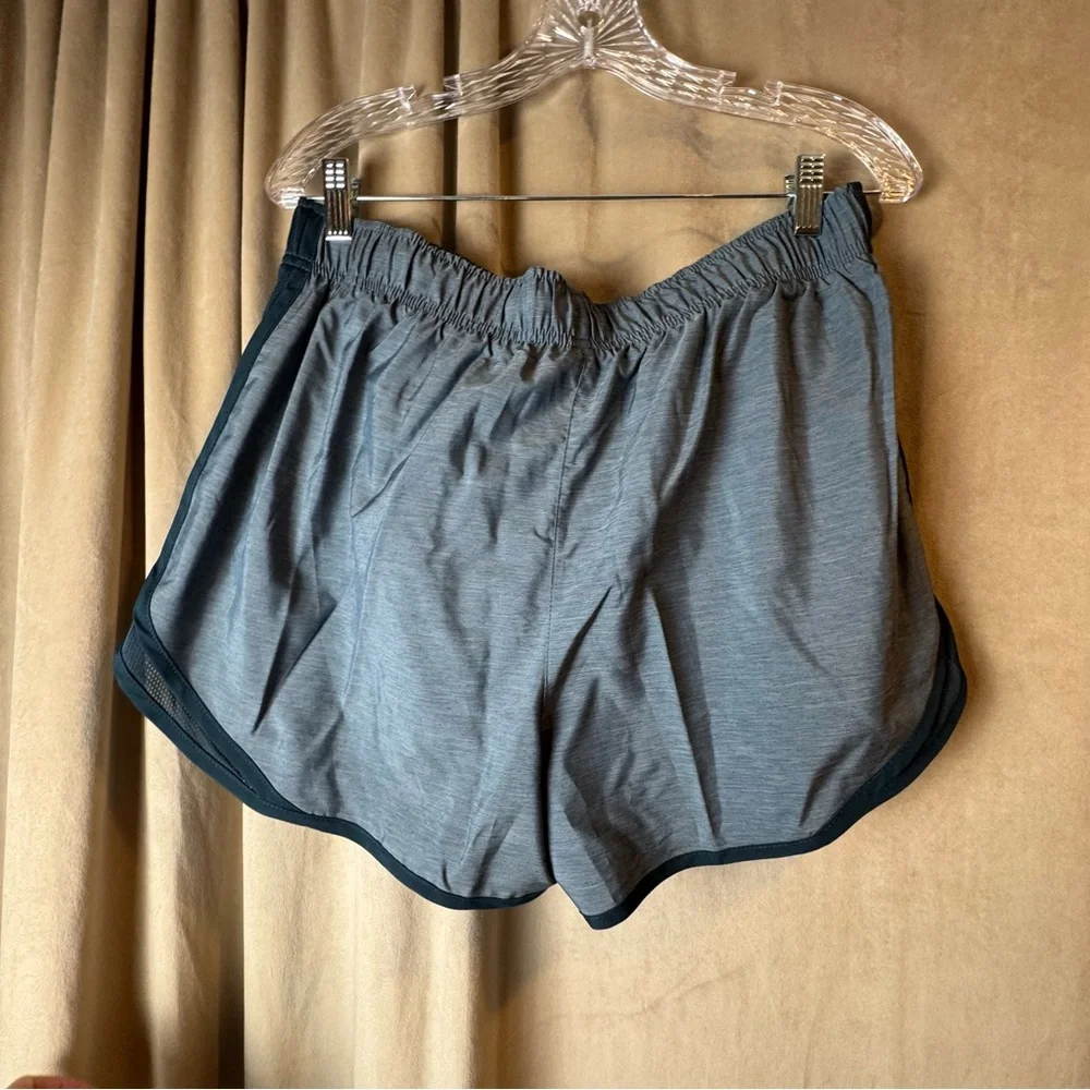 $32 NIKE Tempo Shorts Women L Running DriFit  Grey Training‎ Workout Ladies NWT